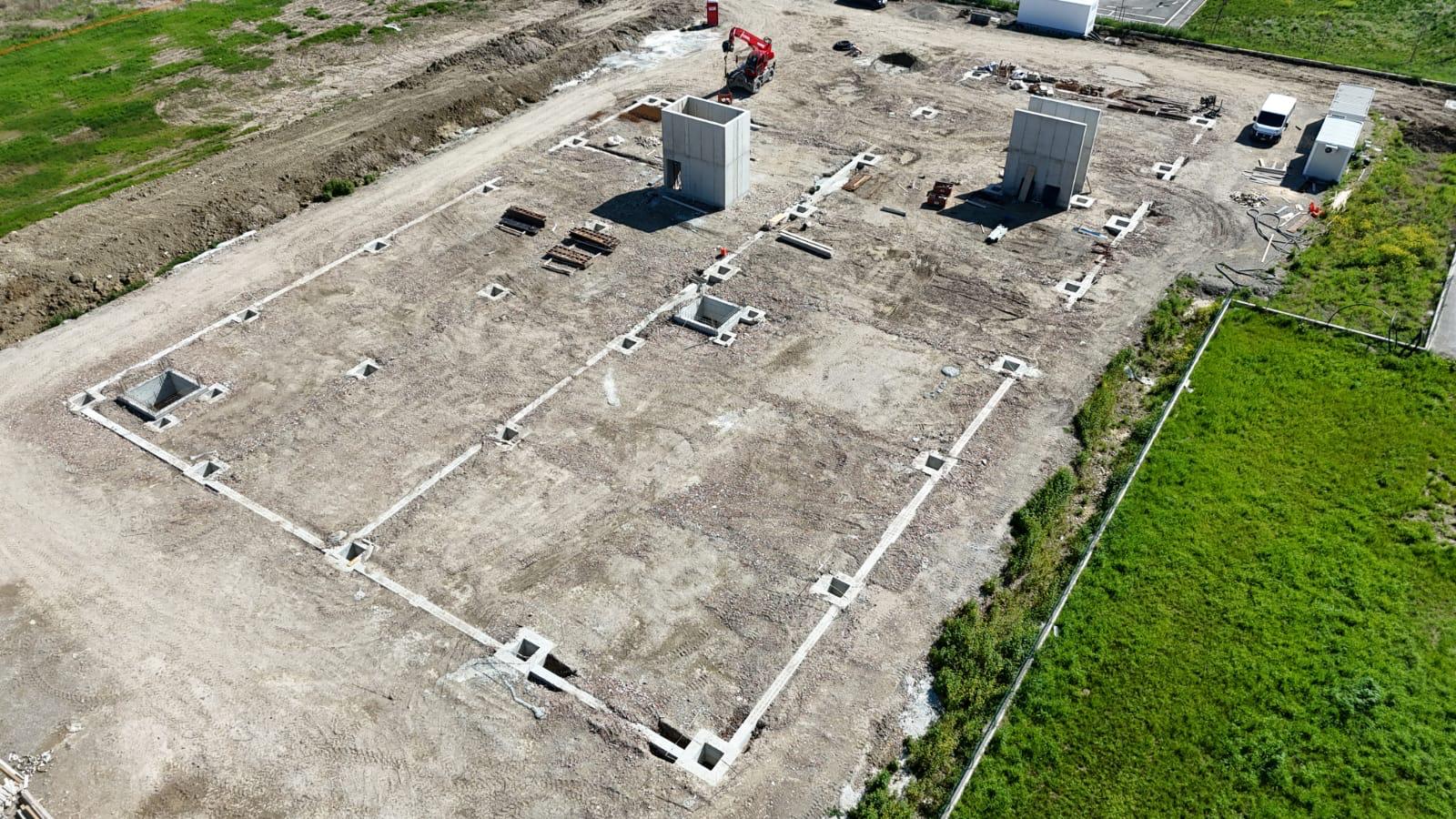 Vista aerea del cantiere F.M. a Cesena con fondazioni e prime pareti in calcestruzzo in elevazione