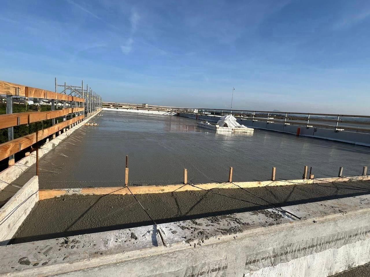 Superficie del solaio dopo il getto del calcestruzzo nel cantiere di Gatteo